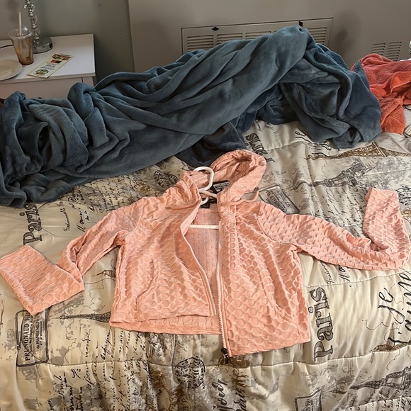 Two piece pink set - Picture 2 of 3